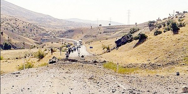 8 askerin şehit olduğu yola bin 300 metre kablo döşenmiş