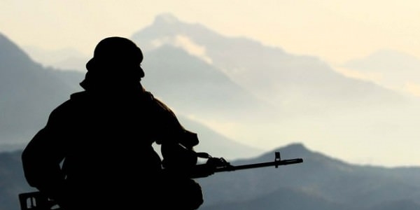 Askere bombalı saldırı: 1 şehit, 3 yaralı
