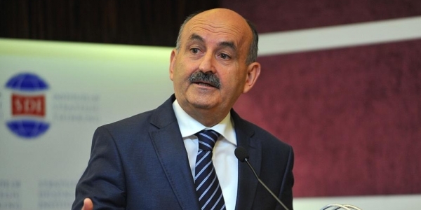 Sağlık Bakanı, sağlıksız sözlerini yine sürdürdü