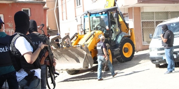 Şırnak'ta hendekler kapatılıyor