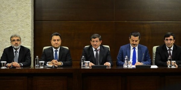 8 bakan maaşına kavuştu