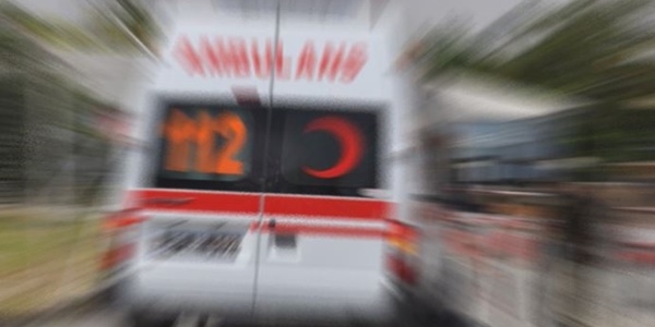 Ambulans kaza yaptı: 3 yaralı