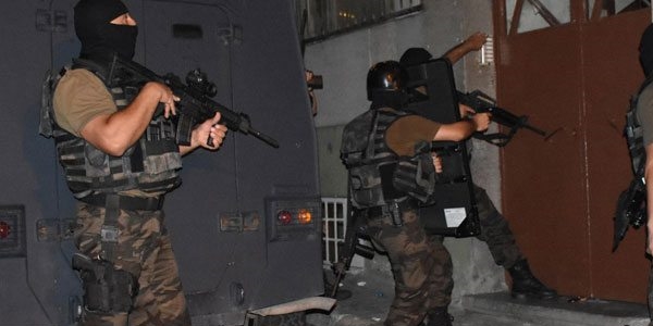 �stanbul'un 5 il�esinde 400 polisli narkotik operasyonu
