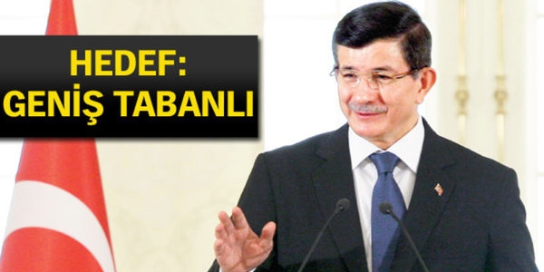 Davutoğlu geniş tabanlı hükümet peşinde