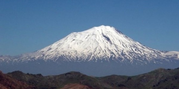 Ağrı dağına kar yağdı
