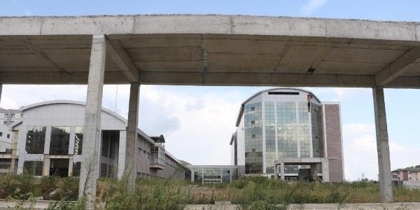 Hastane inşaatı 2 yılda bitecekti, 7 yıldır bitmedi