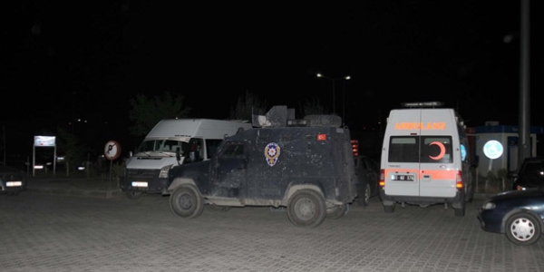 Van'da zırhlı araca roketatarlı saldırı: 2 yaralı