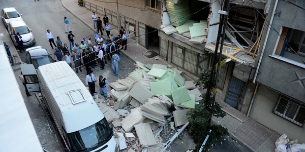 Gaziosmanpaşa'da patlama:1'i ağır 11 yaralı