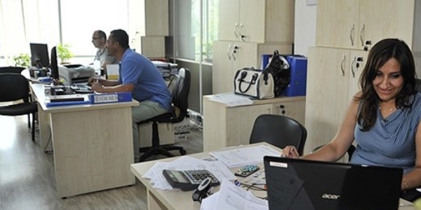 Karısına şiddet uygulayan personelin maaşı eşine