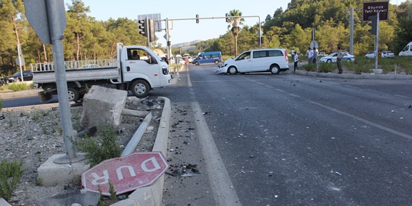 Telekom personeli Paydos'ta kaza ge�irdi