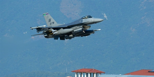 F-16'lar sal gn D'i vuracak