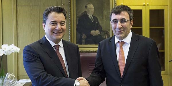 Ali Babacan görevini Yılmaz'a devretti