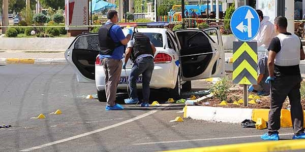 Diyarbakır'da polise silahlı saldırı: 2 şehit