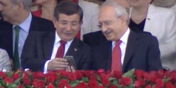Davutoğlu ile Kılıçdaroğlu'nun sohbeti dikkat çekti