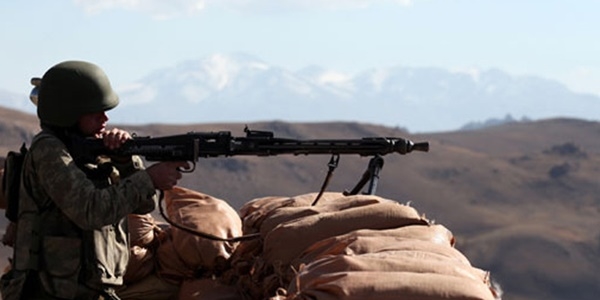 Şırnak'ta PKK'lılar üs bölgesine saldırdı!