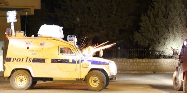 PKK'lılar polis aracını taradı: 2 polis yaralı