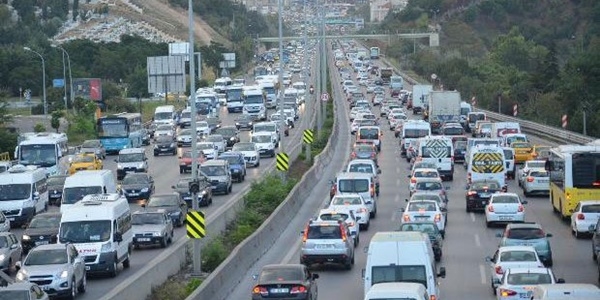 TEM'deki çalışma trafiği kilitledi, sürücüler E-5'e dönüyor