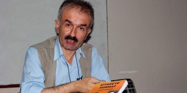 Kekeme memur kitap yazdı