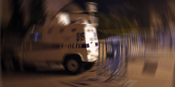 Mardin'de polis aracına bombalı saldırı: 4 yaralı