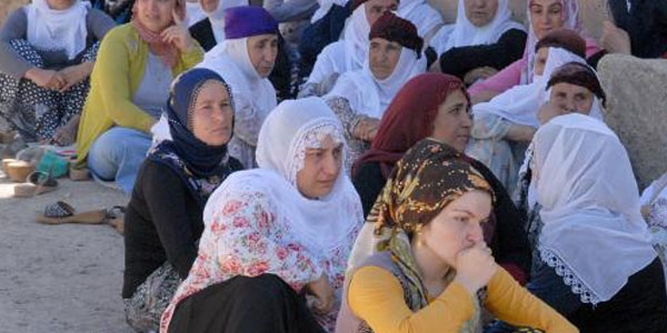 Diyarbakırlı şehit polisin köyünde Kürtçe ağıtlar yakıldı