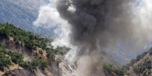 Hakkari-Çukurca yolundaki köprüyü bombaladılar!