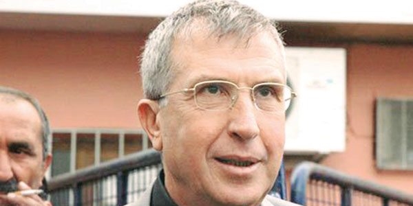 Eski Emniyet Müdür Yardımcısı kumpasçı peşinde