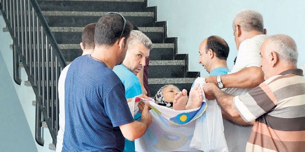 Asans�r yok hastalar �ar�afla ta��n�yor