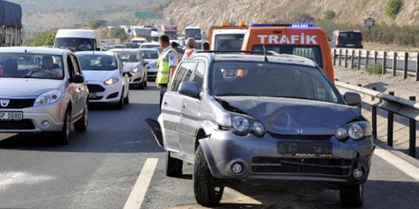 TEM'de zincirleme kaza: 12 yaral�