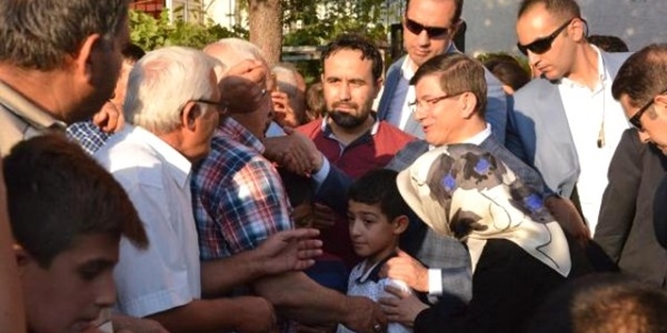 Başbakan Davutoğlu şehit ailelerini ziyaret etti
