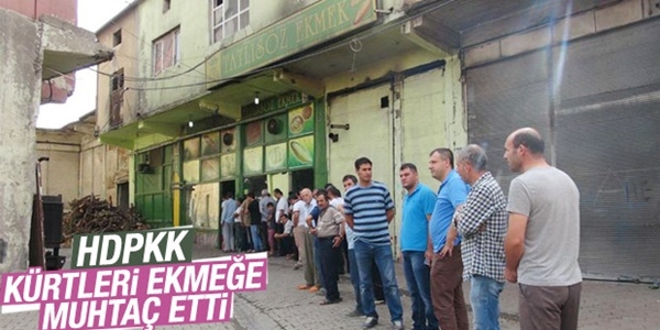 Cizre'de uzun ekmek kuyruklar� olu�tu