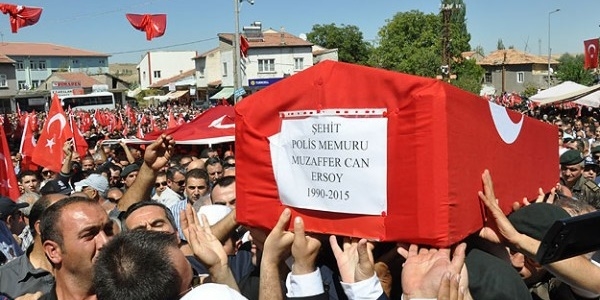 �ehit polis Ersoy'un cenazesi to�ra�a verildi