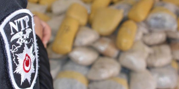 Cenaze aracında 200 kilogram eroin ele geçirildi
