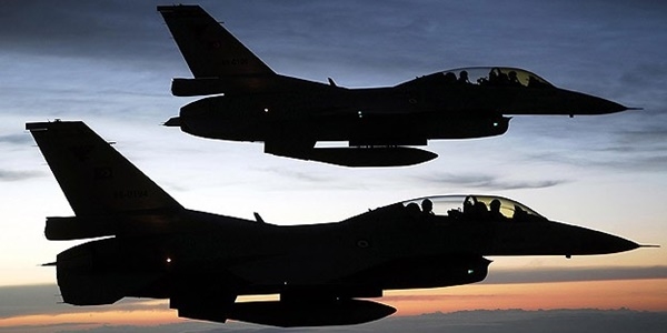Irak'ın kuzeyindeki PKK kampları bombalandı
