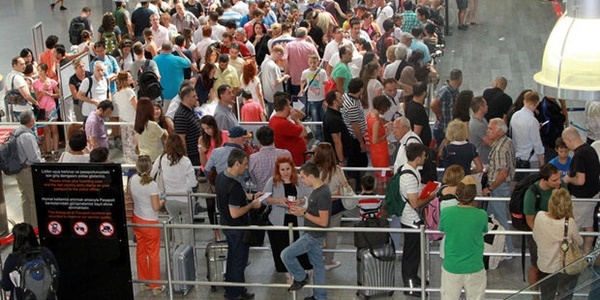 Havalimanlarındaki yolcu trafiği: 8 ayda 122 milyon kişi