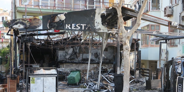 Alanya'da d�n geceden geriye enkaz y���n� kald�!