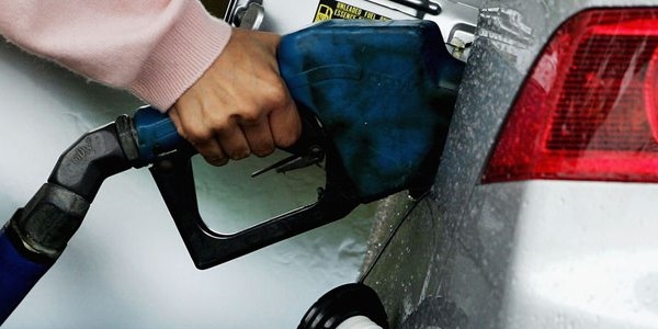 Benzine 6 kuruş zam yapıldı