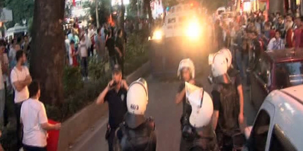 HDP binasına girmek isteyen gruba müdahale: 18 gözaltı