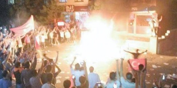 HDP Ataşehir İlçe Başkanlığı ateşe verildi