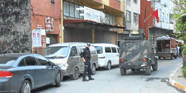 Polis aleyhinde slogan atan 3 kişi gözaltına alındı