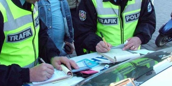 WhatsApp'tan şikayet yağdı, 900 sürücüye ceza
