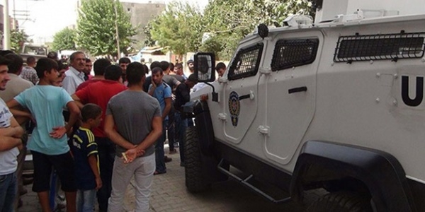 Teröristlerin bıraktığı patlayıcı çocukların elinde infilak etti