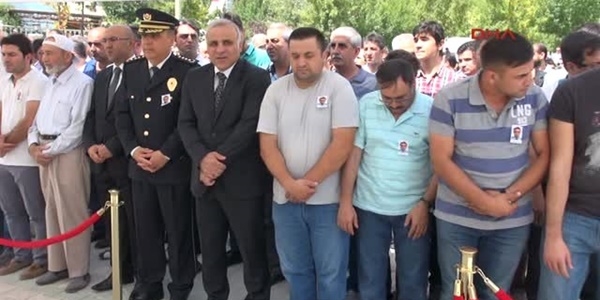 Kalp krizi geçiren polis memuru toprağa verildi