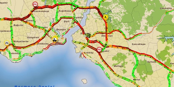 İstanbul'da yağmur trafiği felç etti