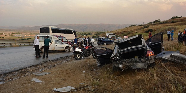 Elmada'da zincirleme trafik kazas: 8 yaral
