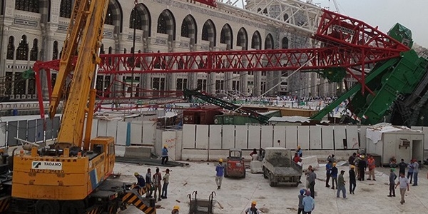 'Üstümüze beton parçaları yağıyordu'