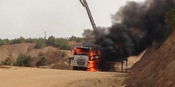 PKK, Bing�l'de i� makinelerini yakt�