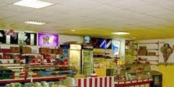 Makarnacılar okul kantinini gözlüyor
