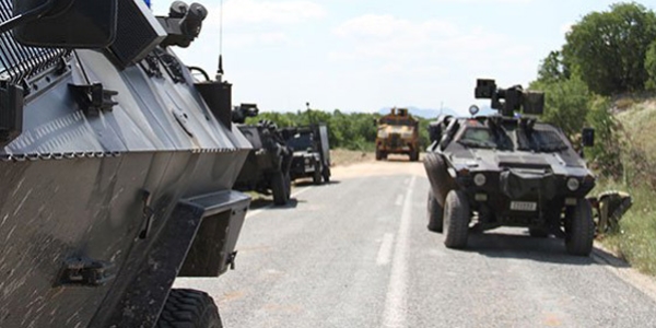Teröristlerin yol kestiği Çat-Karlıova karayolu, ulaşıma açıldı