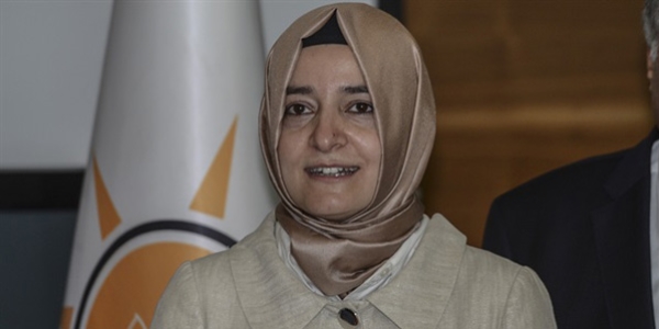 Ak Parti'de ilk başörtülü genel başkan yardımcısı