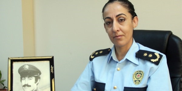 Şehit kızının acı görevi